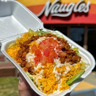 HOMBRE NACHOS